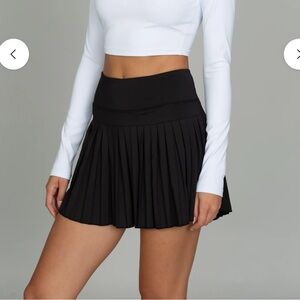 GOLDHINGE pleated skort size M black